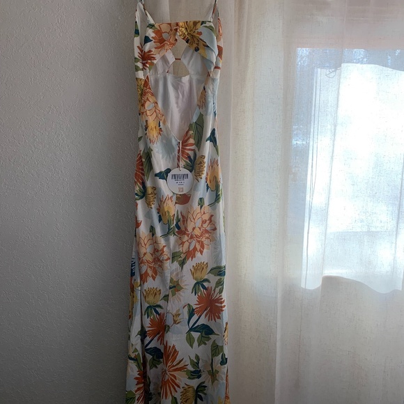 DANCE AGAIN CUT-OUT BACK MAXI DRESS FLORAL GREEN - Picture 2 of 3
